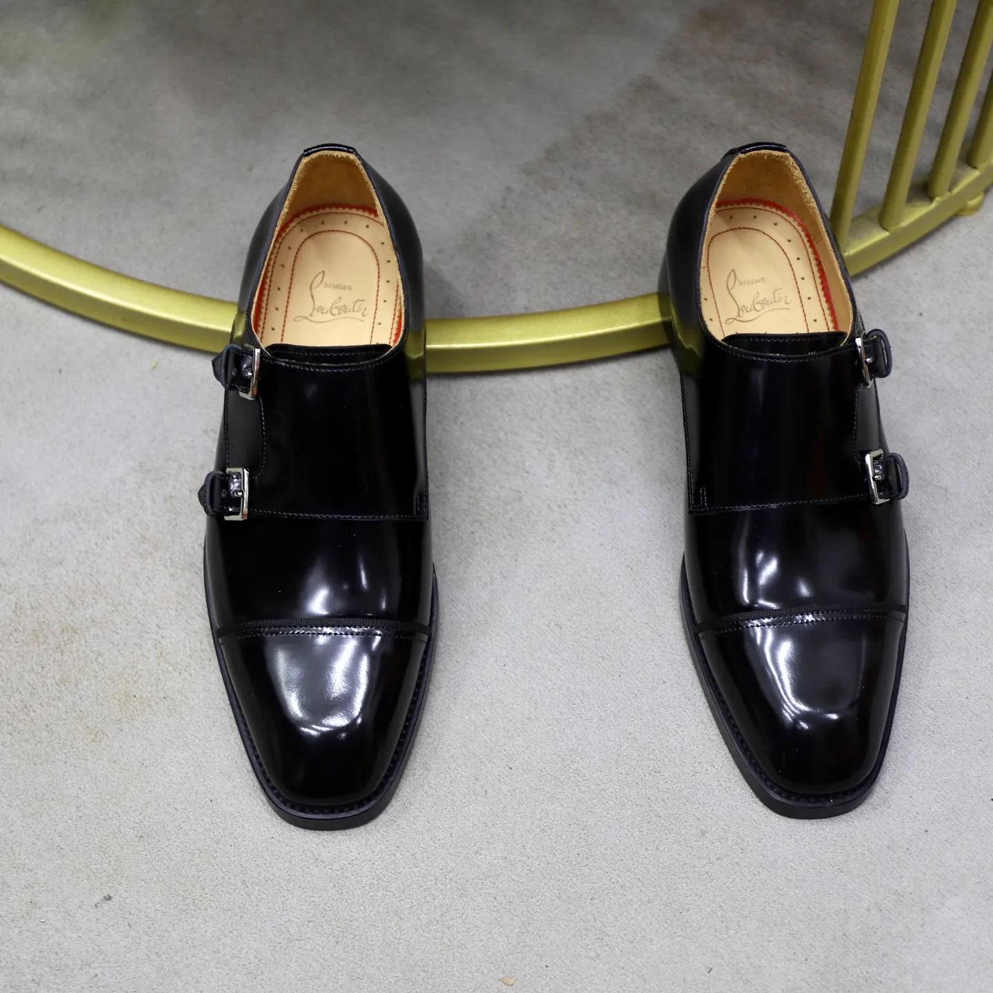Ex-factory price: 620💰Christia*.Loubouti*🆑High-end men’s business formal leather shoes | Classic red sole shoes | Original imported first-layer cowhide | Water-dyed cowhide lining | Italian imported red rubber outsole | High-end luxury | Perfect interpretation of fashion, sunshine, style, suitable for various occasions Size: 39-44 (38.45 custom-made)